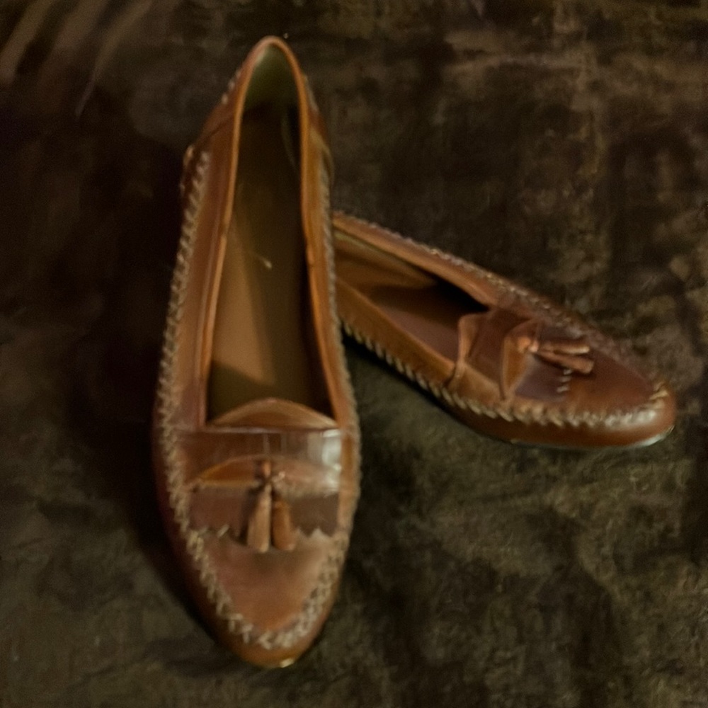 Snap Kiltie and tassel loafer. size 8N
